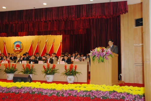 吕拉昌委员代表市民建作大会发言
